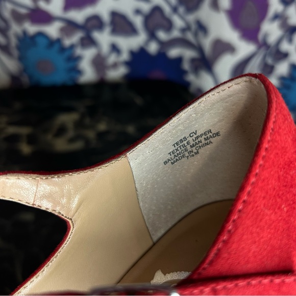 Crown Vintage Tess Red size 7.5 Velvet Pumps Heels - Picture 6 of 8